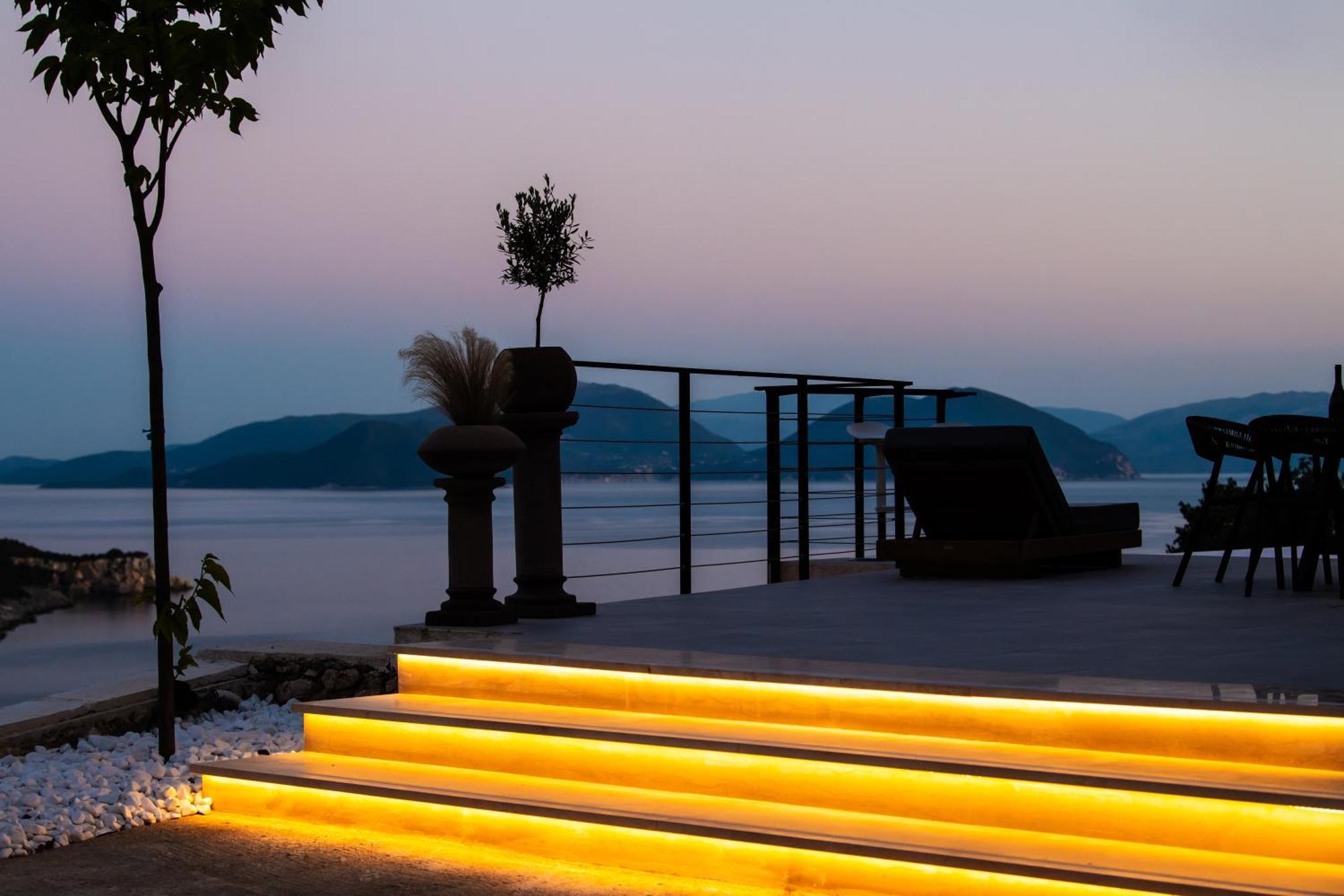 Pantea Luxury *
